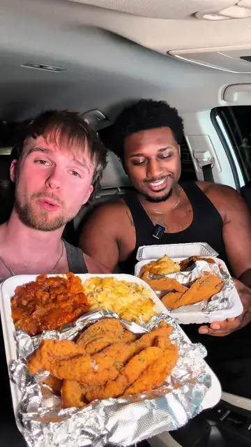 We came back to NYC in the hood of Queens to try soul food 😳😭 Soul City Stick around to see our…