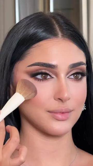 fyp tutorial makeup trending tiktok Huda Beauty Charlotte Tilbury Arabia patrick ta REFY