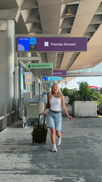 this is why I ALWAYS choose to fly United Airlines as a Premier Cardmember ✈️✨ it really doesn’t…